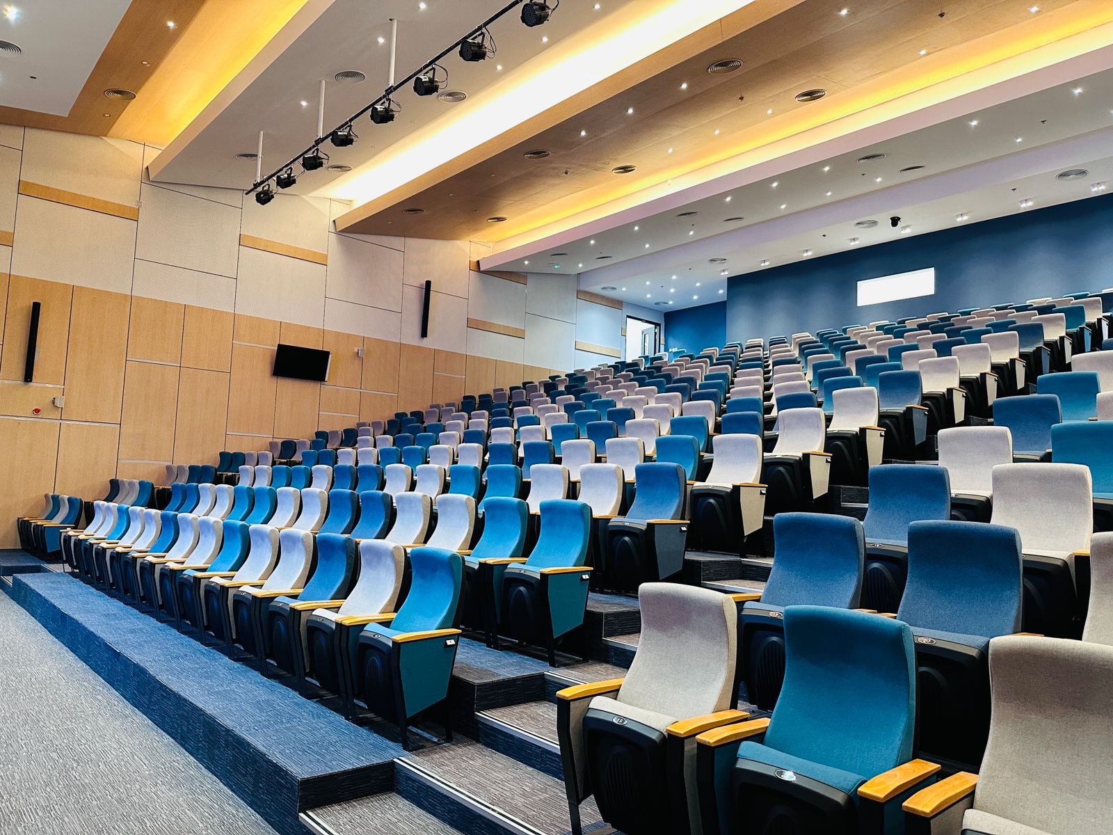 auditorium chair A01 11